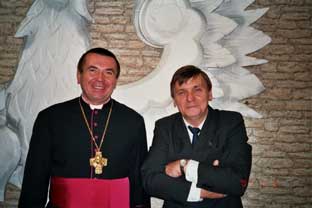 .p. ks. Biskup Polowy WP gen. dyw. prof. Tadeusz Poski oraz autor tomiku 